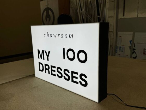 Лайтбокс для бутика «Showroom my 100 dresses»