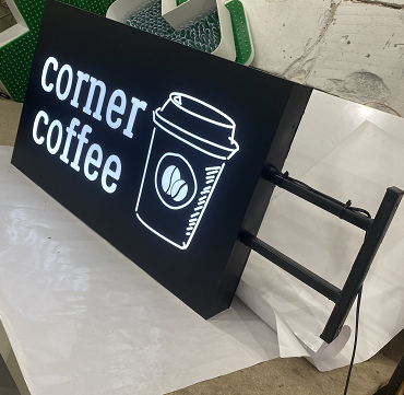 Торцевий двосторонній лайтбокс для кав’ярні «Corner coffee»