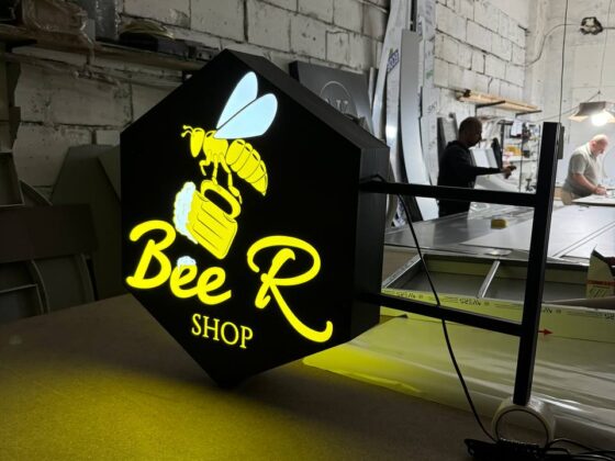 Торцевий фігурний лайтбокс «Bee R shop»