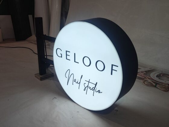 Торцевий лайтбокс для студії манікюру «Geloof nail studio»