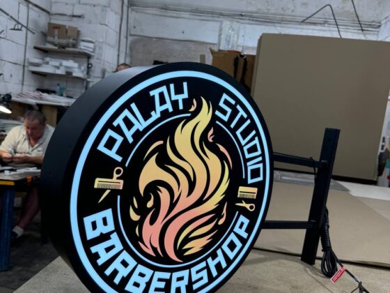 Торцевий лайтбокс для барбершопу «Palay studio barbershop»