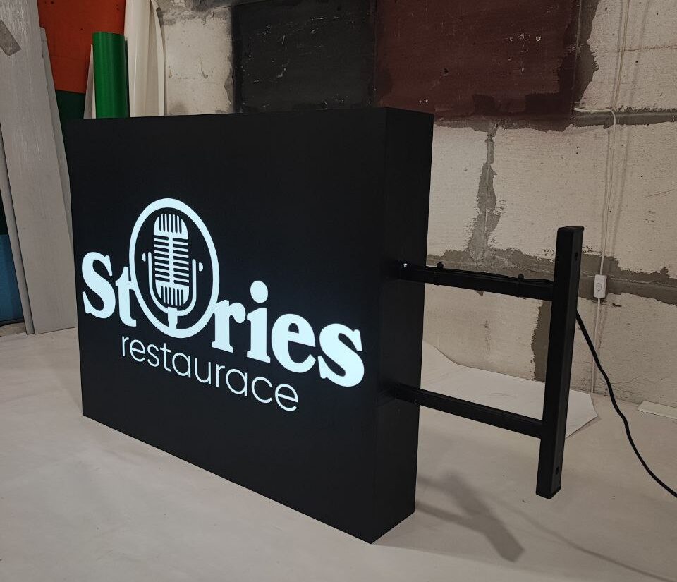 Торцевий лайтбокс для ресторану «Stories restaurace»