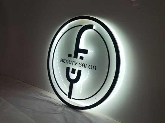 Вивіска з підсвіткою для салону краси «Beauty salon»