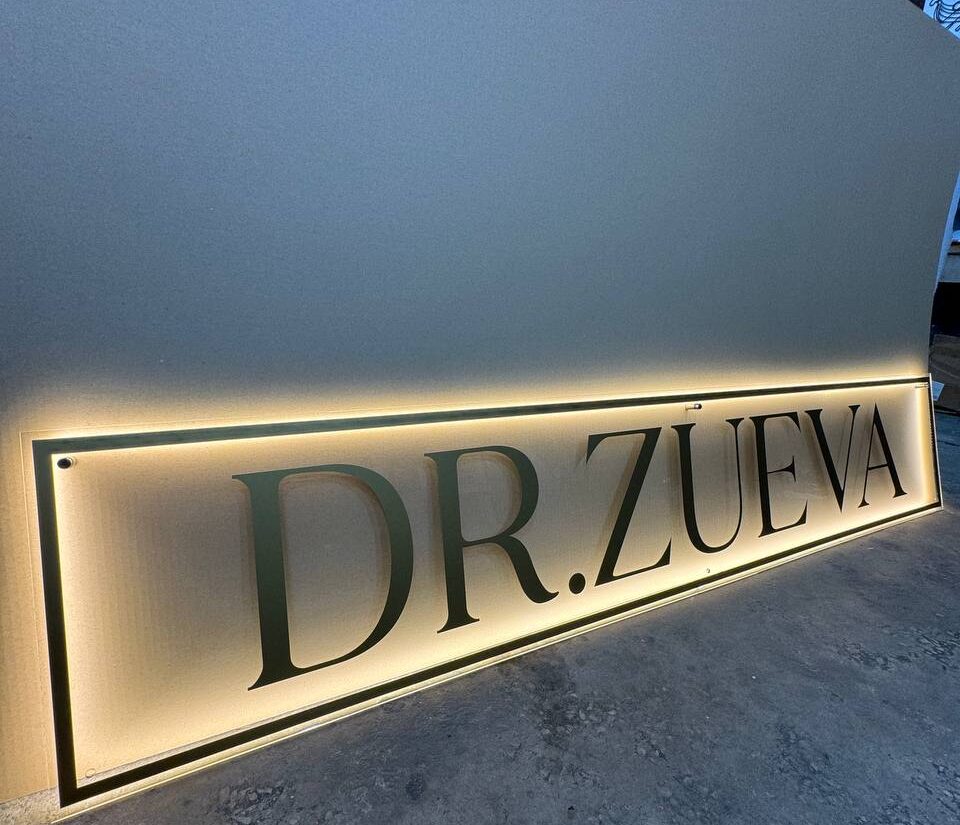 Вивіска з контражурною підсвіткою «DR.Zueva»