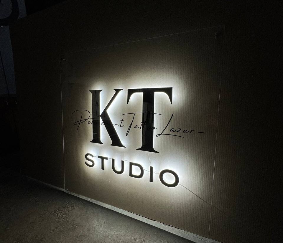 Вивіска з контражурною підсвіткою «KT studio»