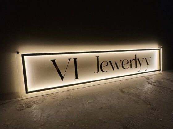 Вивіска з контражурною підсвіткою «VI Jewellery»
